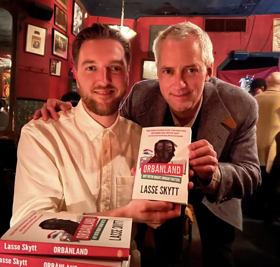 Plágiumgyanúba keveredett az Orbánról is könyvet író dán újságíró
