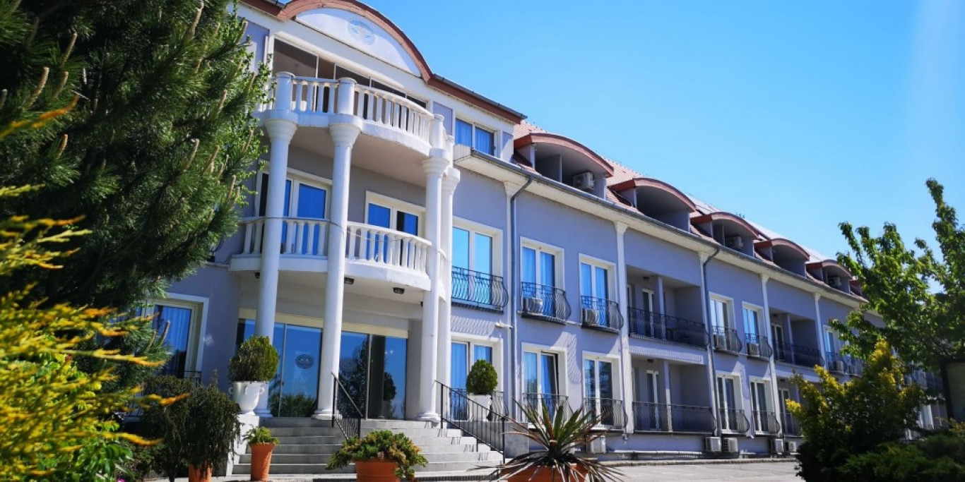 Sikerjelentést közölt a múlt évről a Hotel &amp; More, amely egyik szállodájában képeztek tovább történelemtanárokat Schmidt Máriáék