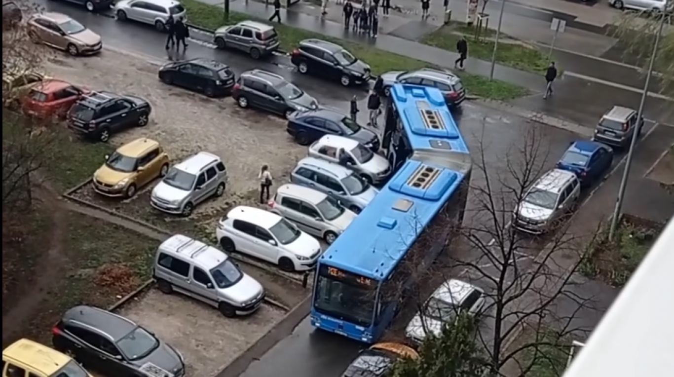 Eltévedt egy busz a Havannán Eltévedt egy busz a Havannán
