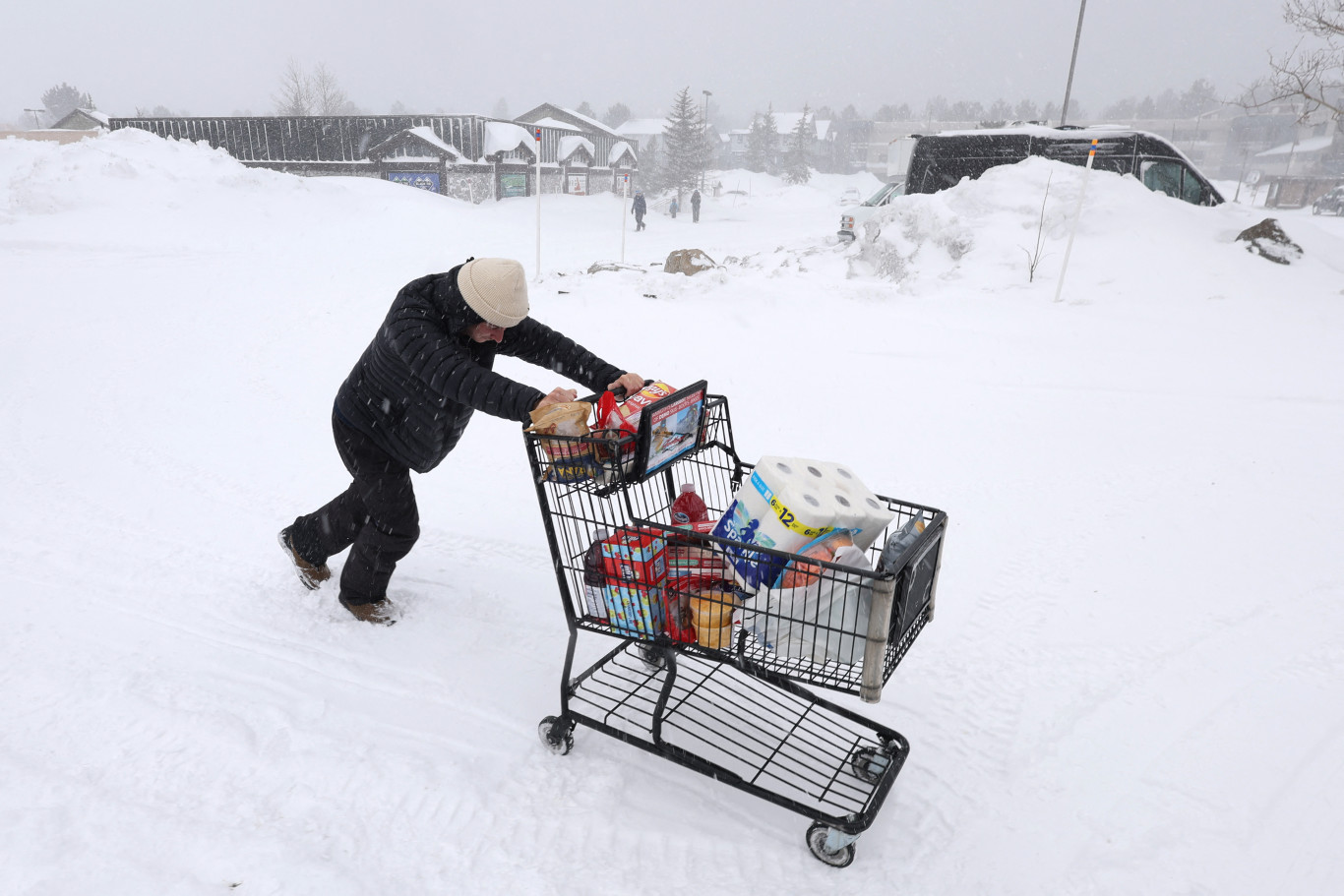 Hatalmas hóviharokkal küzd Kalifornia és Nevada