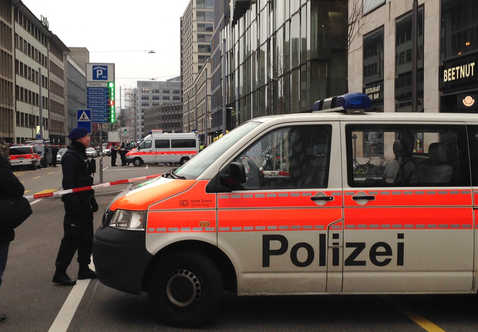 Zürichben megerősítették a biztonsági intézkedéseket, miután az éjjel megkéseltek egy ortodox zsidót