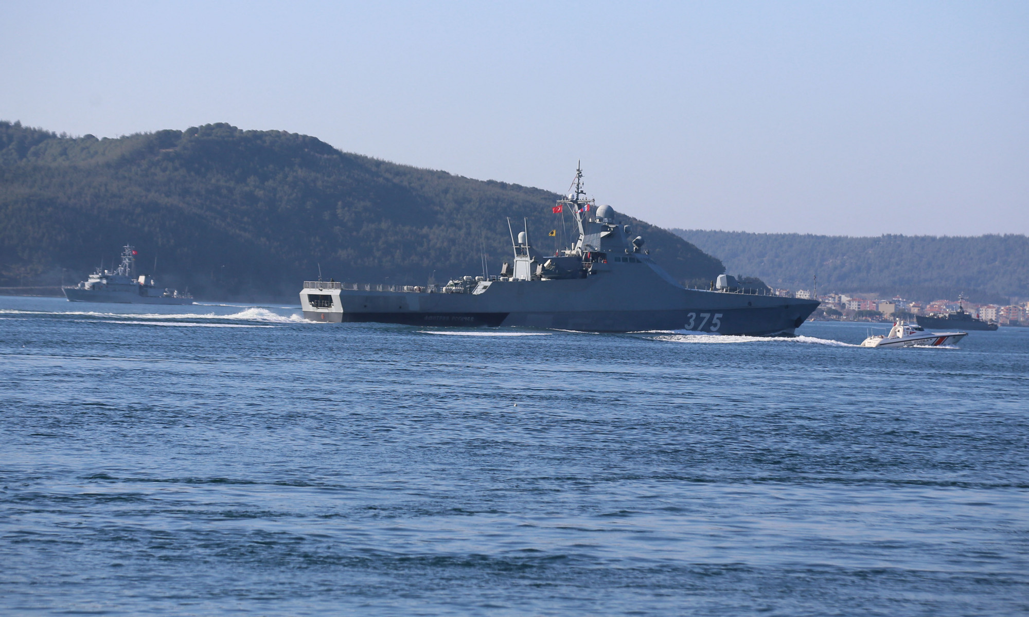 Az ukránok szerint eltalálták egy orosz járőrhajót, ami a Kígyó-szigeti hadműveletben is részt vett
