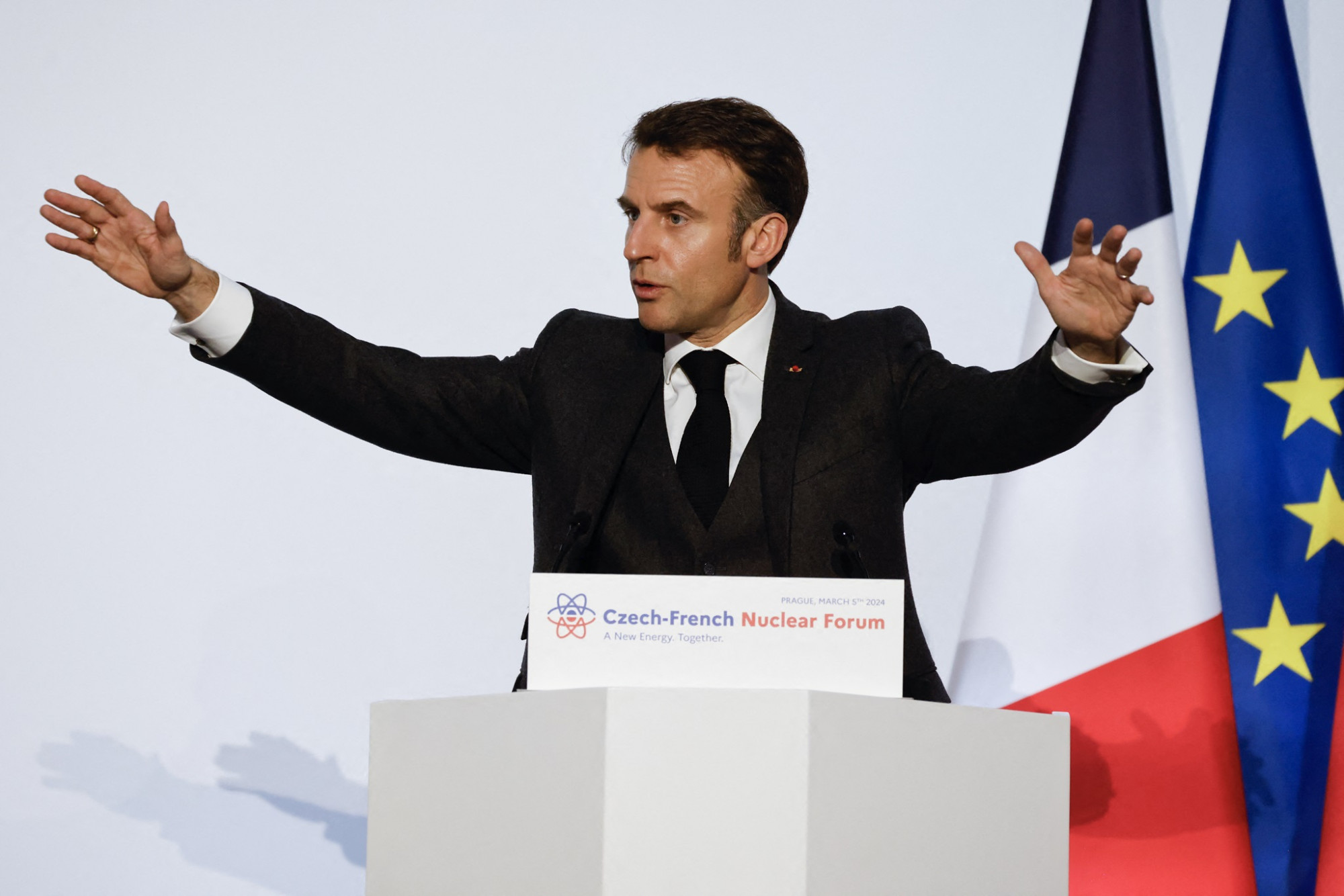 Macron szerint minden nacionalista európai párt titkolt „brexista”