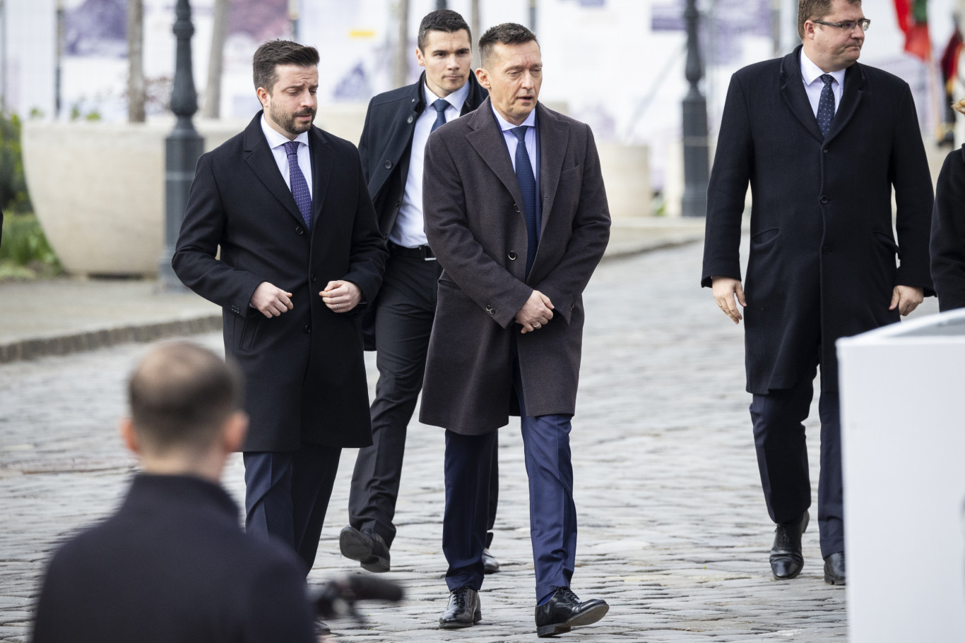 Két éve van a kormánynak, hogy átültesse az újságírók védelméről szóló irányelvet