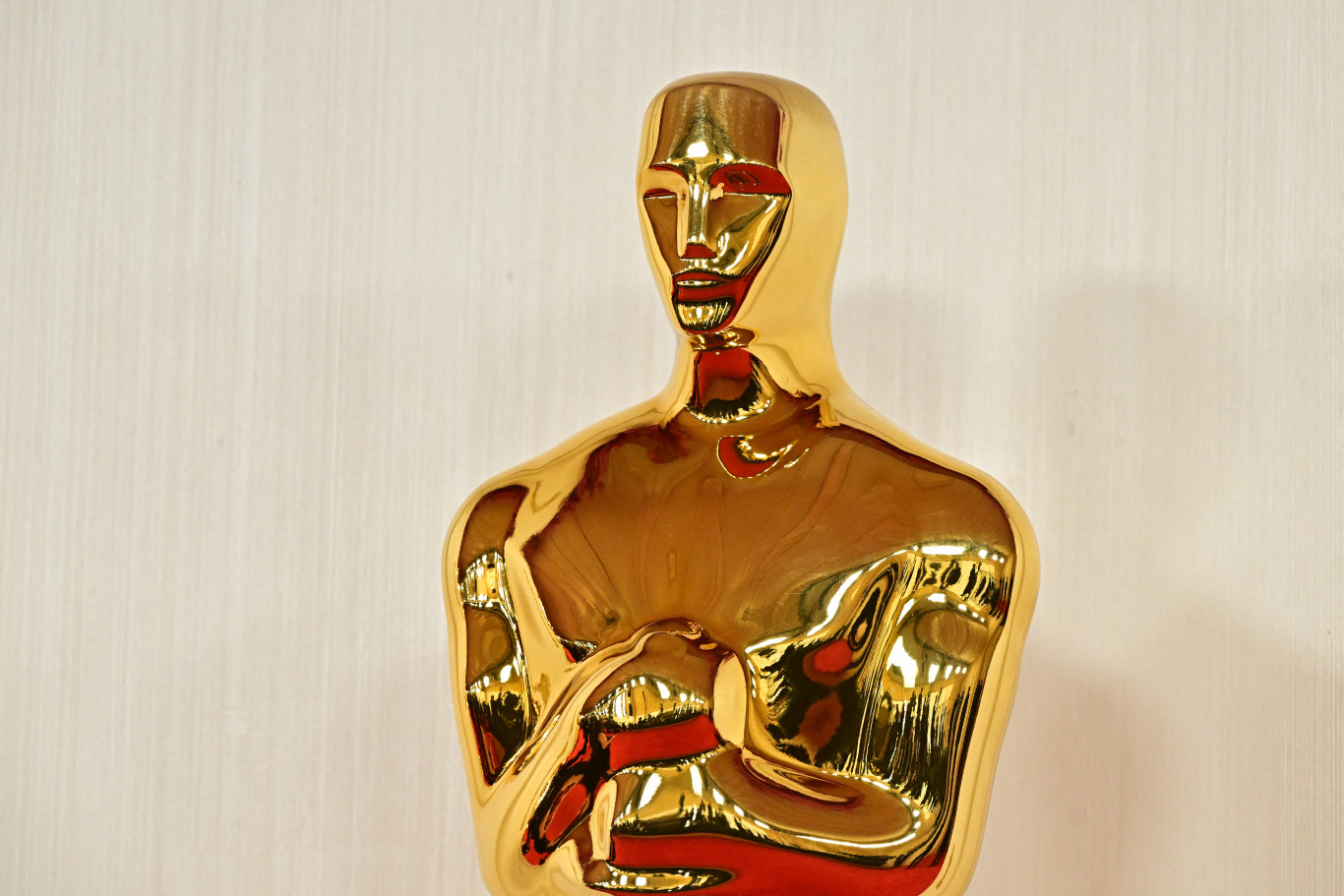 Oscar-díjat nyert Mihalek Zsuzsa, a Szegény párák magyar berendezője