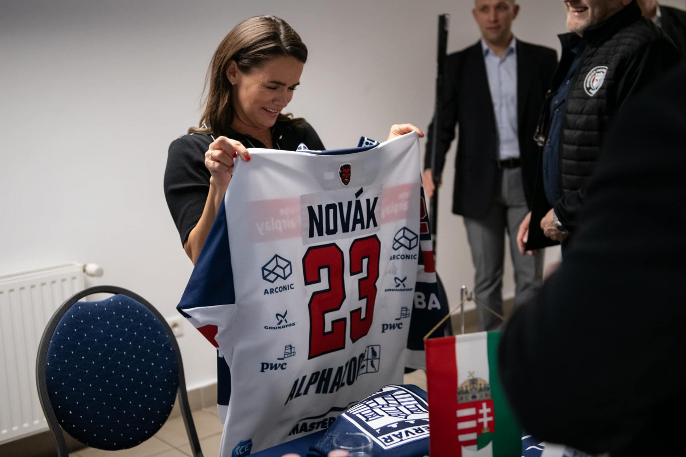 „Pontatlan és féligazságokat tartalmazó megjegyzések” miatt kifogásolt egy Magyar Nemzet-cikket Cser-Palkovics András