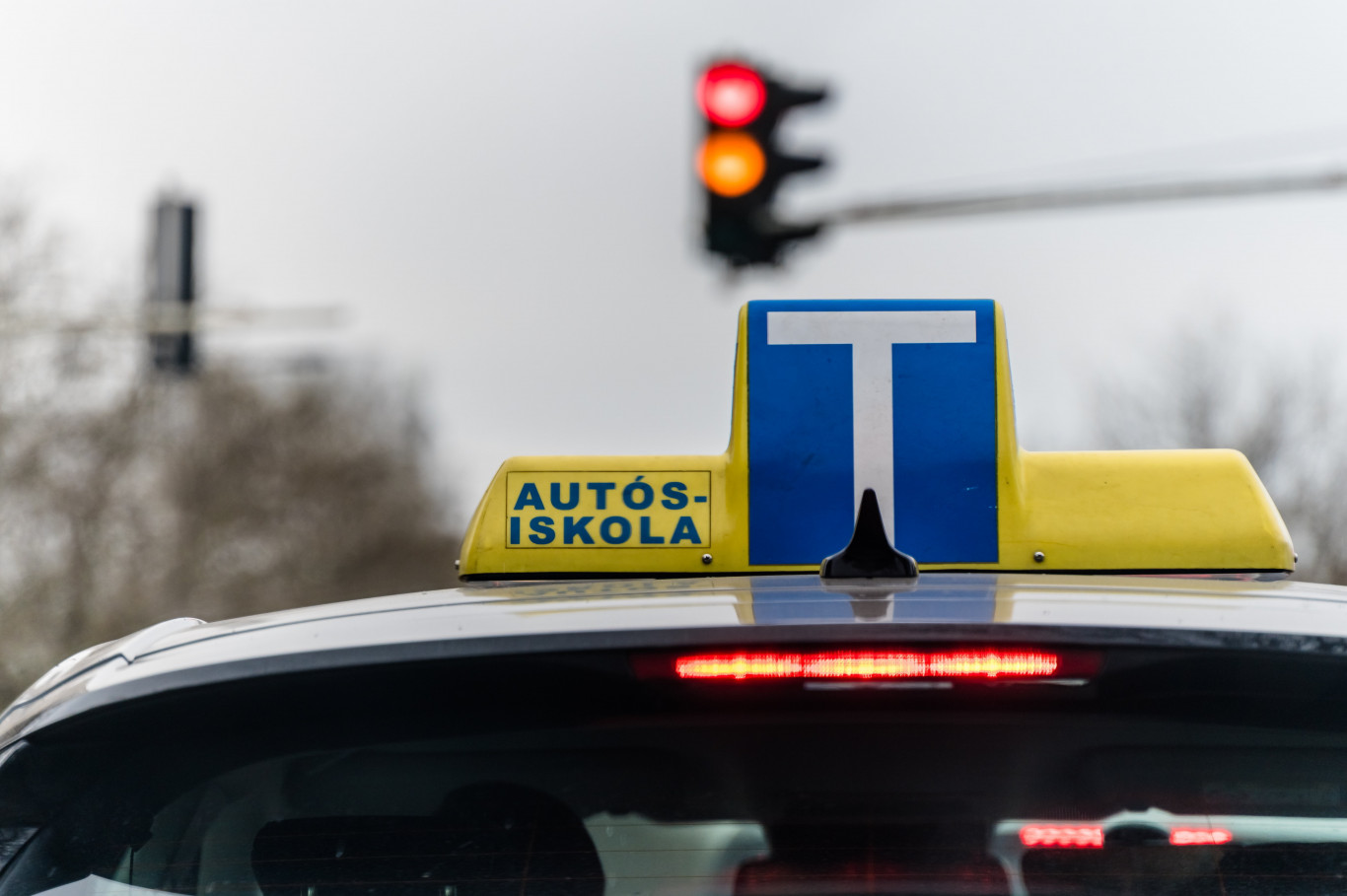 Kiszámolták, mivel járna a középiskolások ingyenes jogosítványa – nem csoda, hogy Tuzson Bence gyorsan visszaszívta az ígéretét