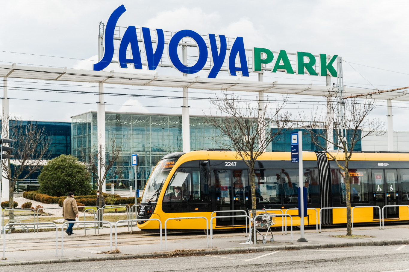 Alkohollopás közben teperték le a Savoya Park vagyonőrei a férfit, aki rosszul lett, majd meghalt az intézkedés során