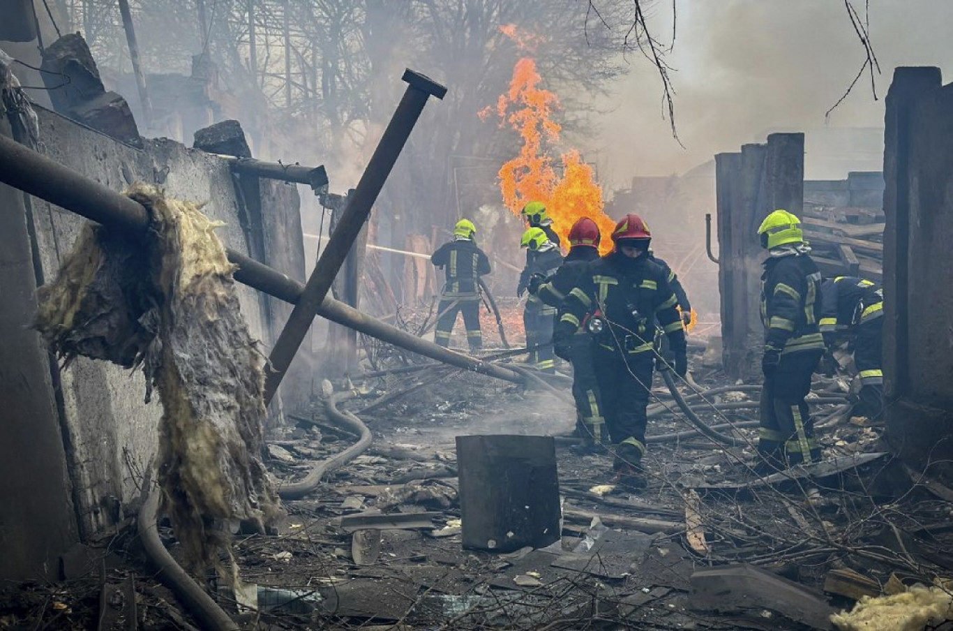 Nagy erőkkel támadták éjjel az ukrán kritikus infrastruktúrát az oroszok, Lengyelországban riadóztatták a légierőt