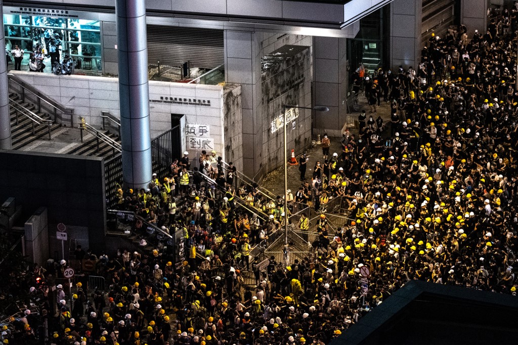 12 embert küldenek börtönbe Hongkongban, akik még 2019-ben vettek részt a demokráciapárti tüntetéseken