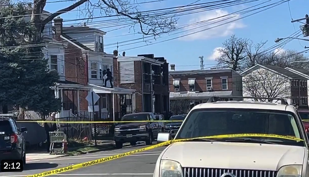 Három embert lelőtt Pennsylvaniában, majd áthajtott New Jersey-be, betört egy házba, és elbarikádozta magát egy 26 éves elkövető