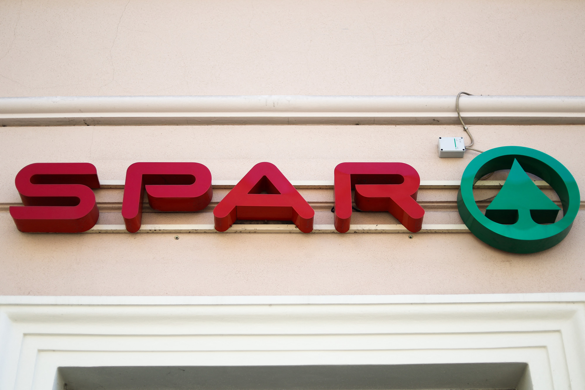 Az osztrák Spar vezetője szerint a magyar kormány részesedésen keresztül akarja átvenni a cég tulajdonjogát