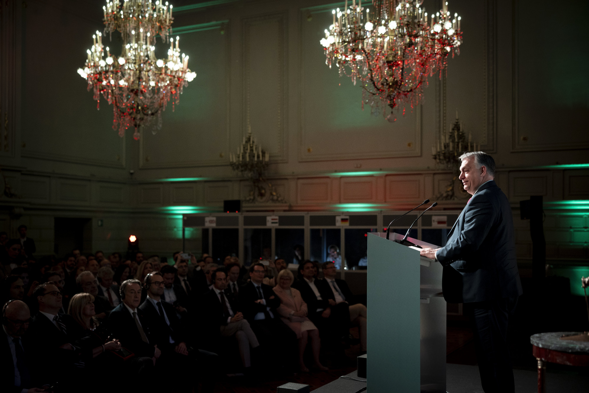 Orbán: A nemzetállamokban gondolkodó britek uniós kilépése után a szuverenitás képviselete a közép-európaikra maradt