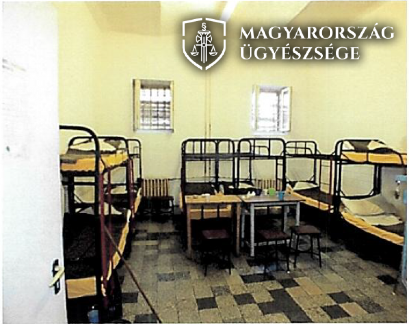 Kávéfőzésre kényszerítéssel kezdődött, szexuális erőszakkal ért véget