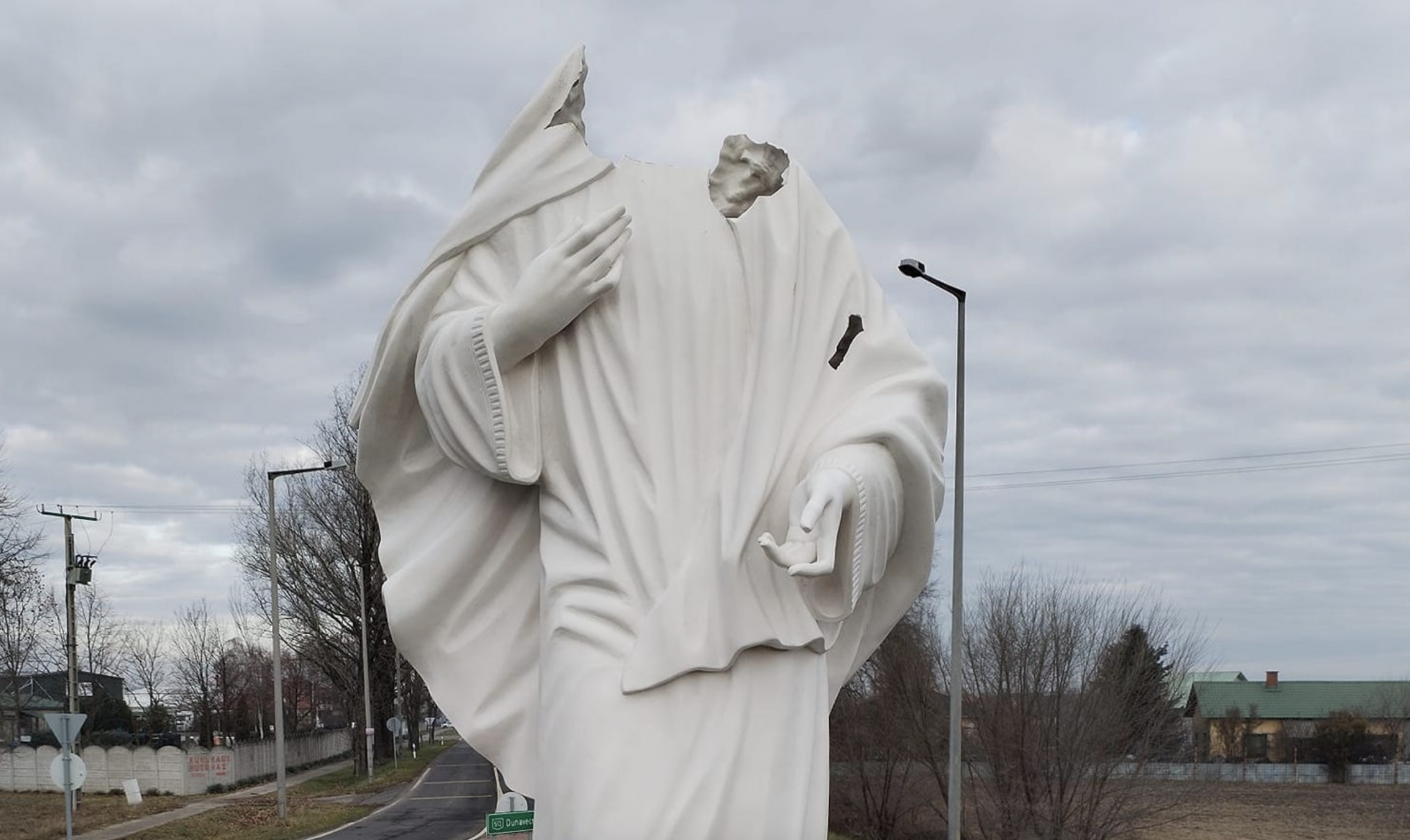 Összeveszett a feleségével, utána fejezte le a dunavecsei Medjugorjei Szűzanya szobrot