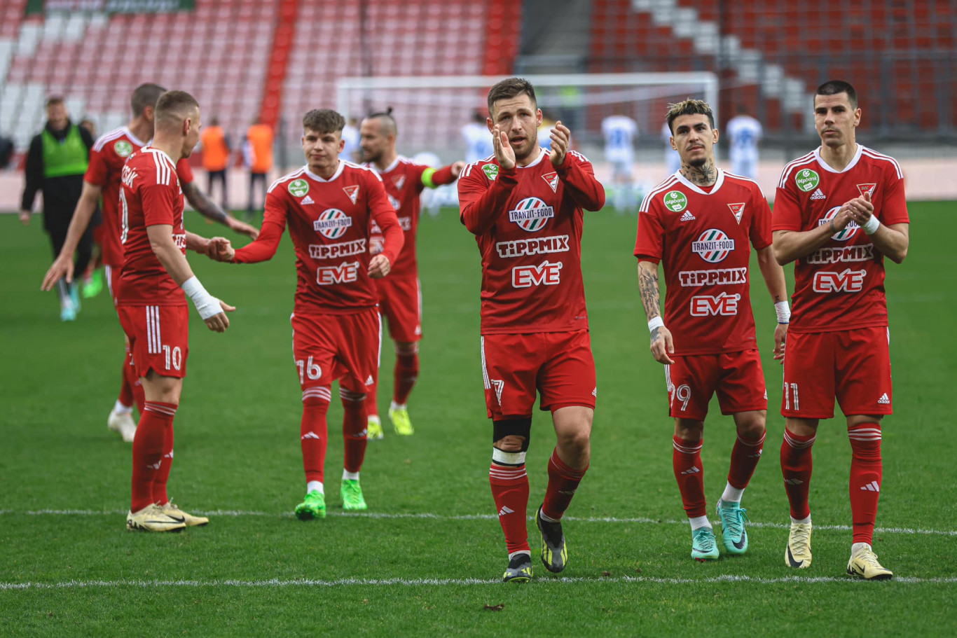 A helyi futballcsapatot már támogatja, most már dolgozókat is elkezdett keresni Debrecen legújabb akkumulátorgyára
