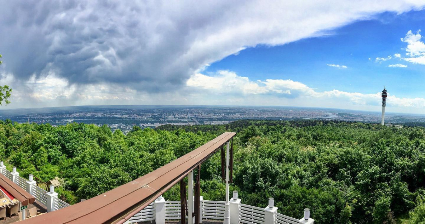 Pazar panorámájú ingatlant vásárolt Rogán Antal ügyvéd barátja a Hármashatár-hegyen