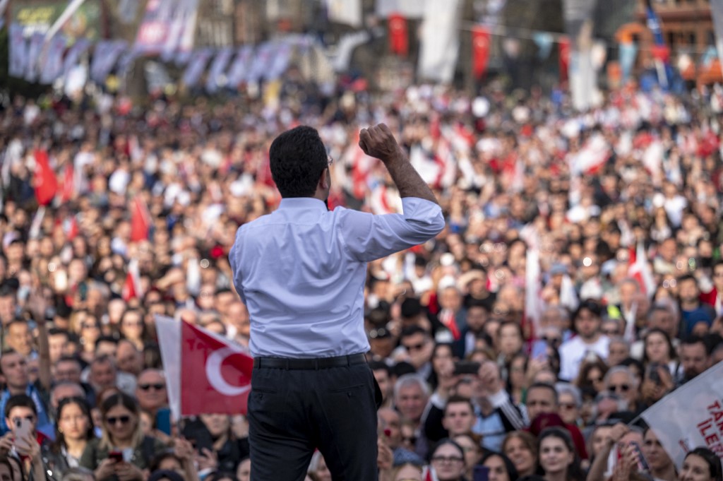 Isztambulban széthullott az ellenzéki összefogás, de a börtönnel fenyegetett polgármester nem esélytelen