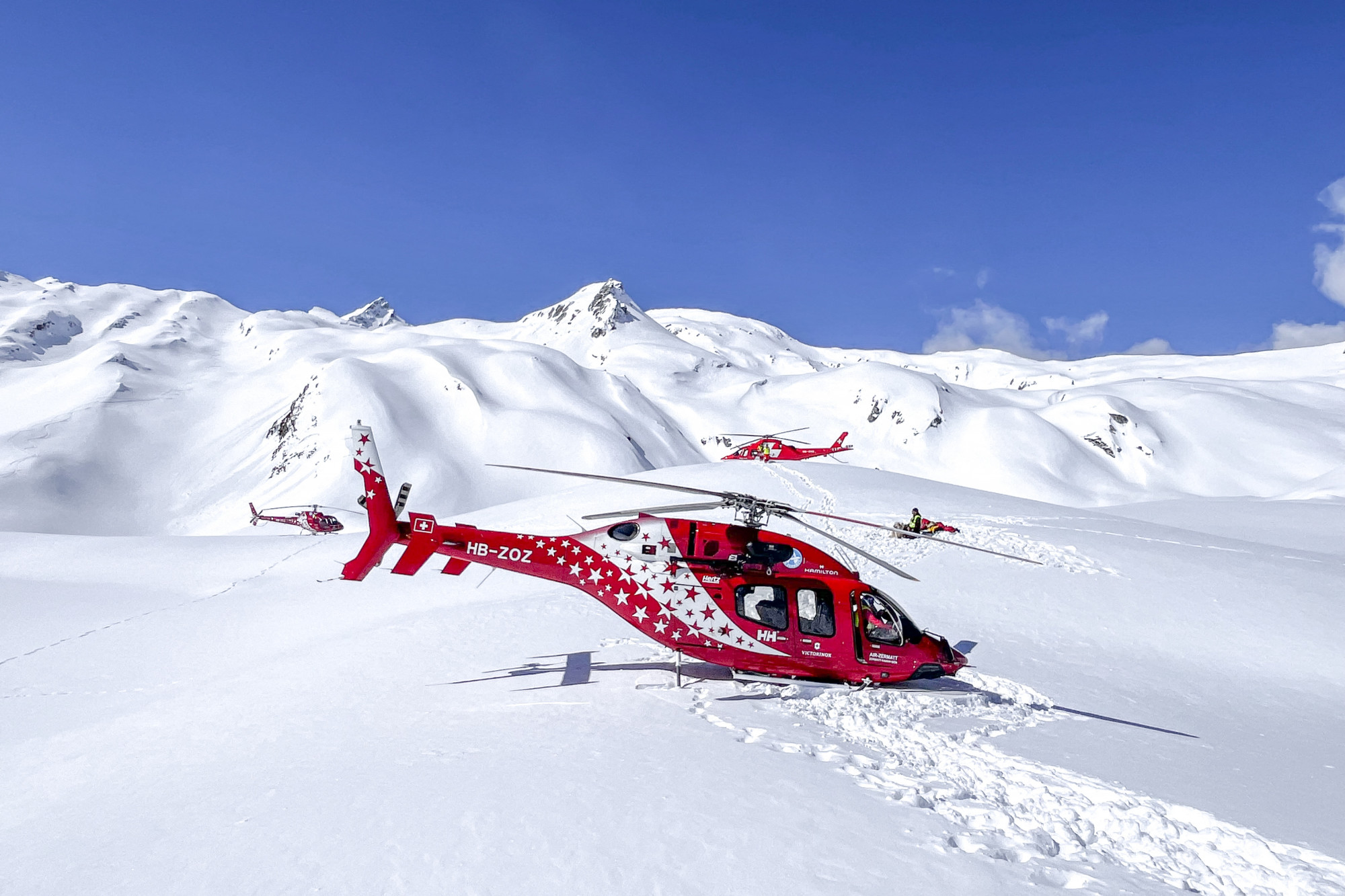 Lezuhant egy síelőket szállító helikopter a Svájci-Alpokban, hárman meghaltak