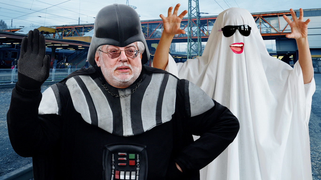 Otra gran cantidad de celebridades locales, desde Darth Vader en Pasita hasta Santana en Sigitszentmiklos y Sucking Ghost en Kopania.