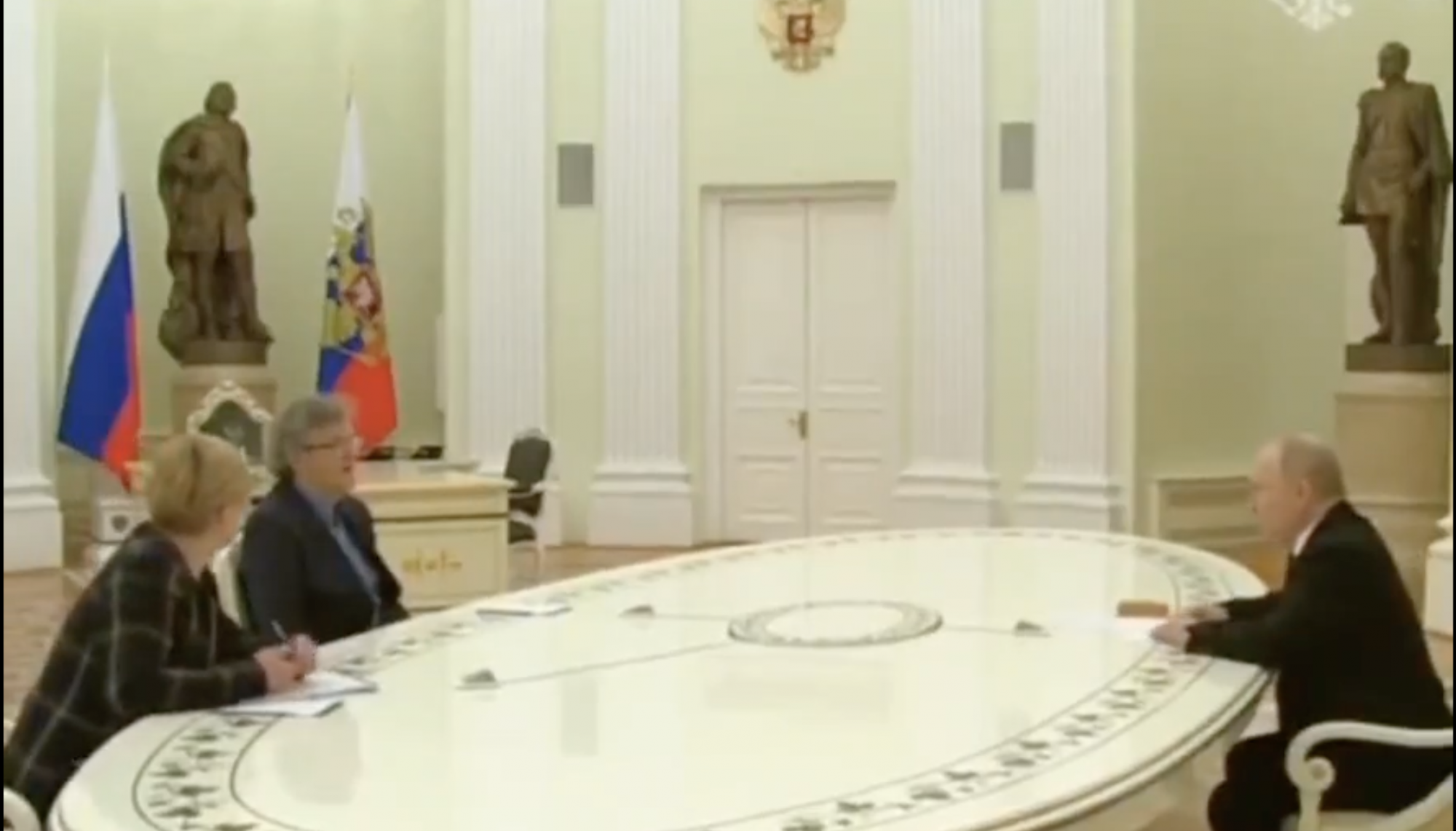 Emir Kusturica meglátogatta Putyint, a háború támogatása után nyíltan pénzért kuncsorgott, Putyin pedig jelezte, hogy fizetni fog