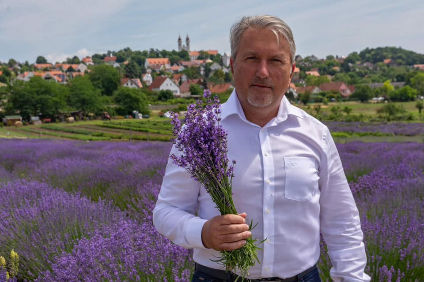 „Erkölcsileg ez így rendben van?” - forrtak az indulatok Tihanyban a leköszönő polgármester lánya és veje miatt