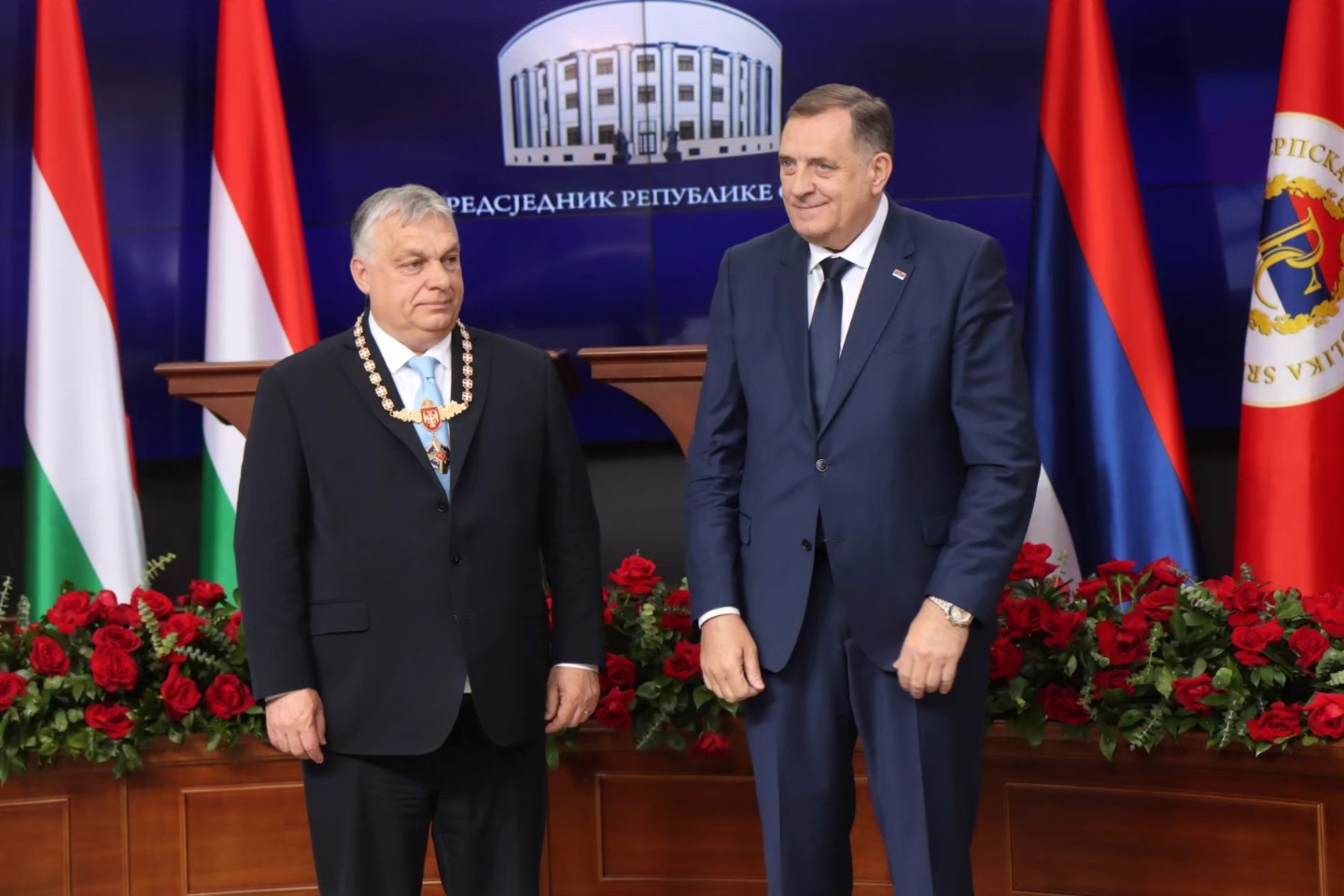 Orbán megkapta Milorad Dodiktól a kitüntetést, amit már Putyin is megkapott