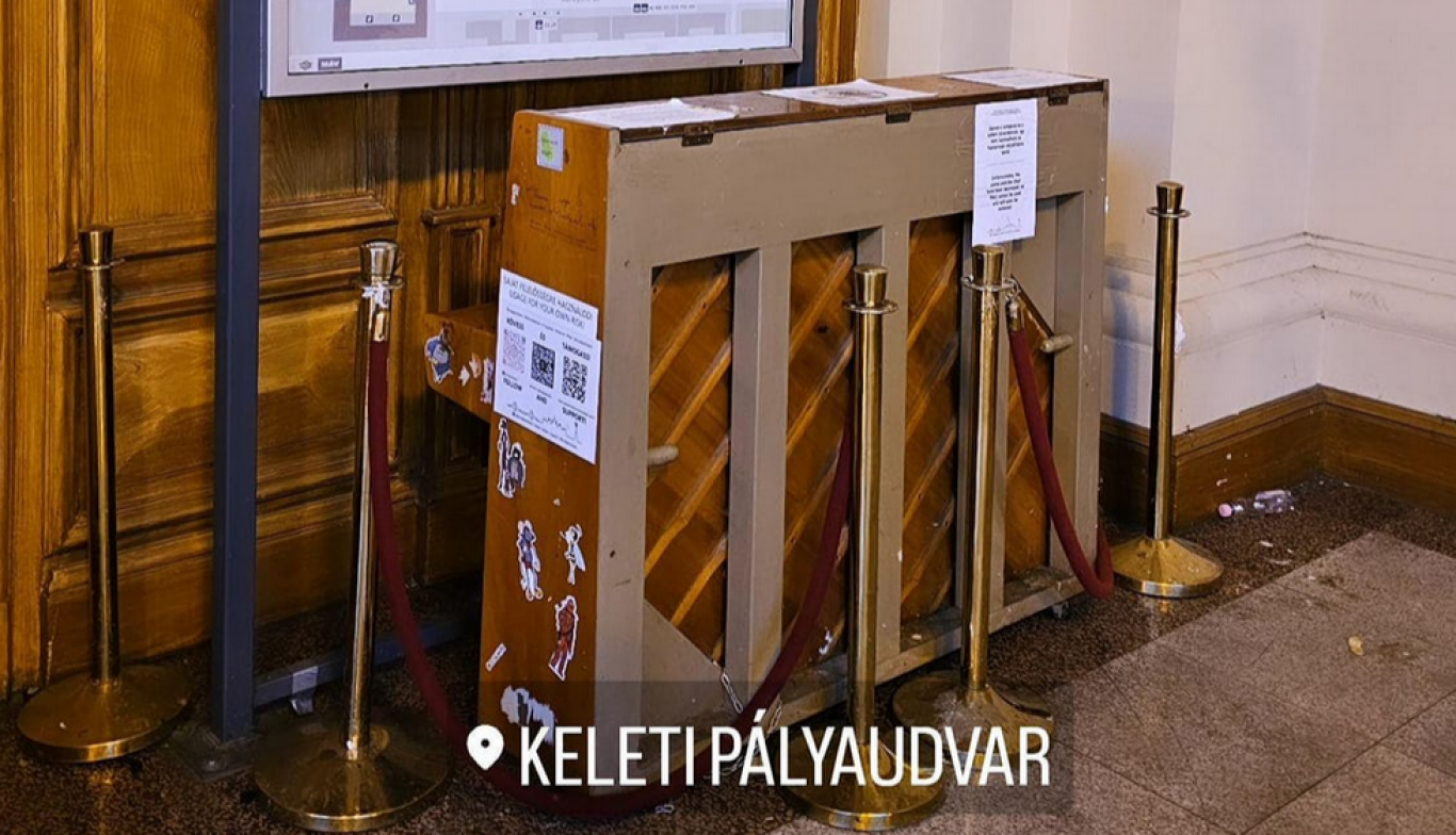 Tönkretették a Keleti pályaudvaron a közösségi zongorát