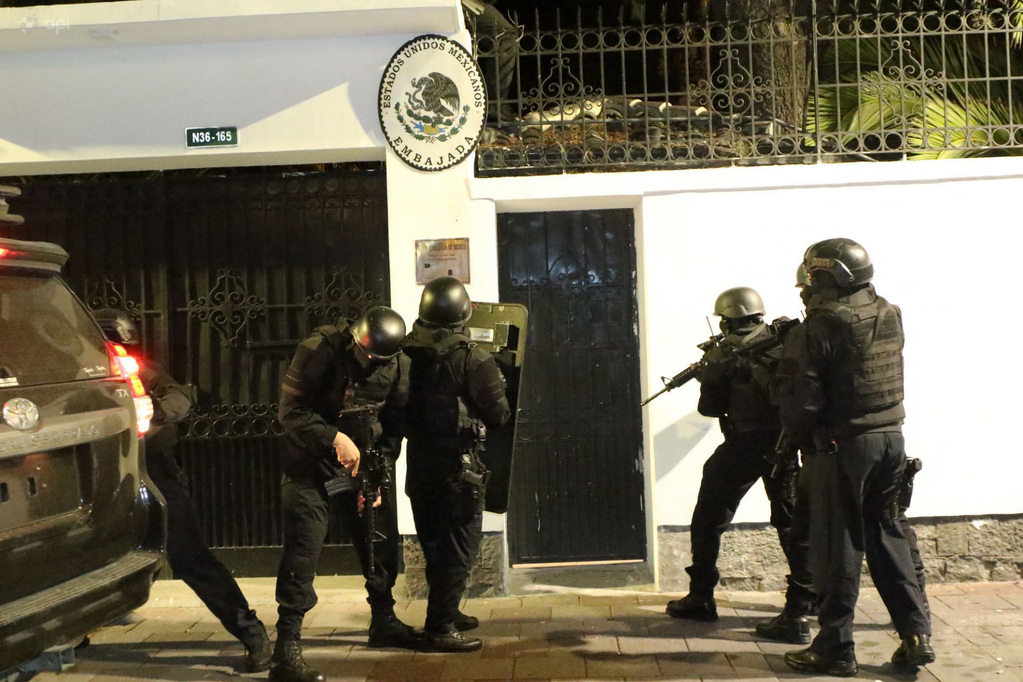 Mexikó megszakította a diplomáciai kapcsolatait Ecuadorral, miután rendőrök rohamozták meg a quitói nagykövetséget