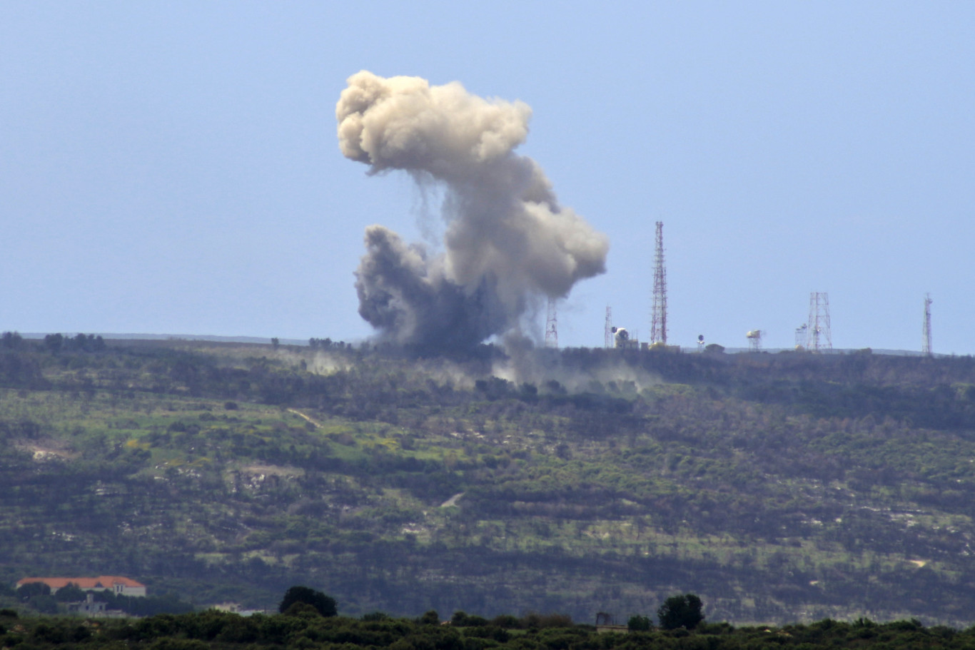 Izrael légicsapást mért Libanon keleti részére