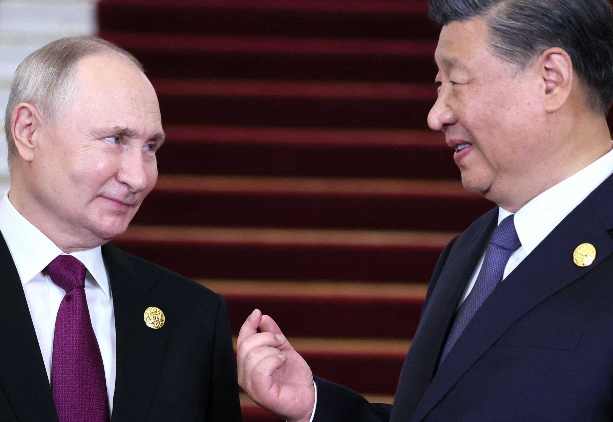 A NATO főtitkára szerint Oroszország zálogba adja saját jövőjét Kínának