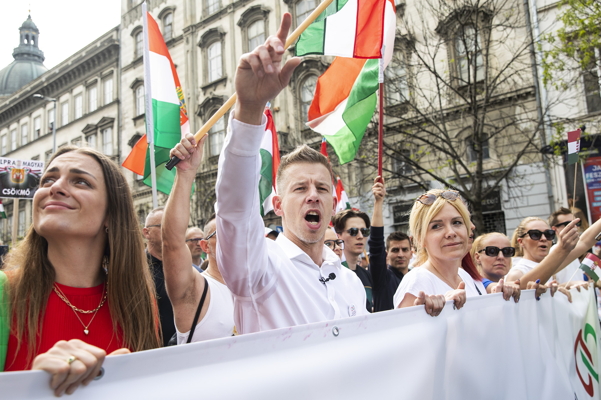 Félteni kezdte táborát Magyar Pétertől a Fidesz