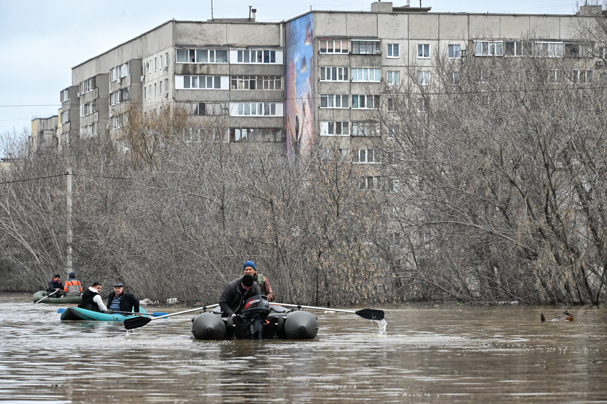 Már több mint 100 ezer embert menekítettek ki az oroszországi és kazahsztáni áradások miatt
