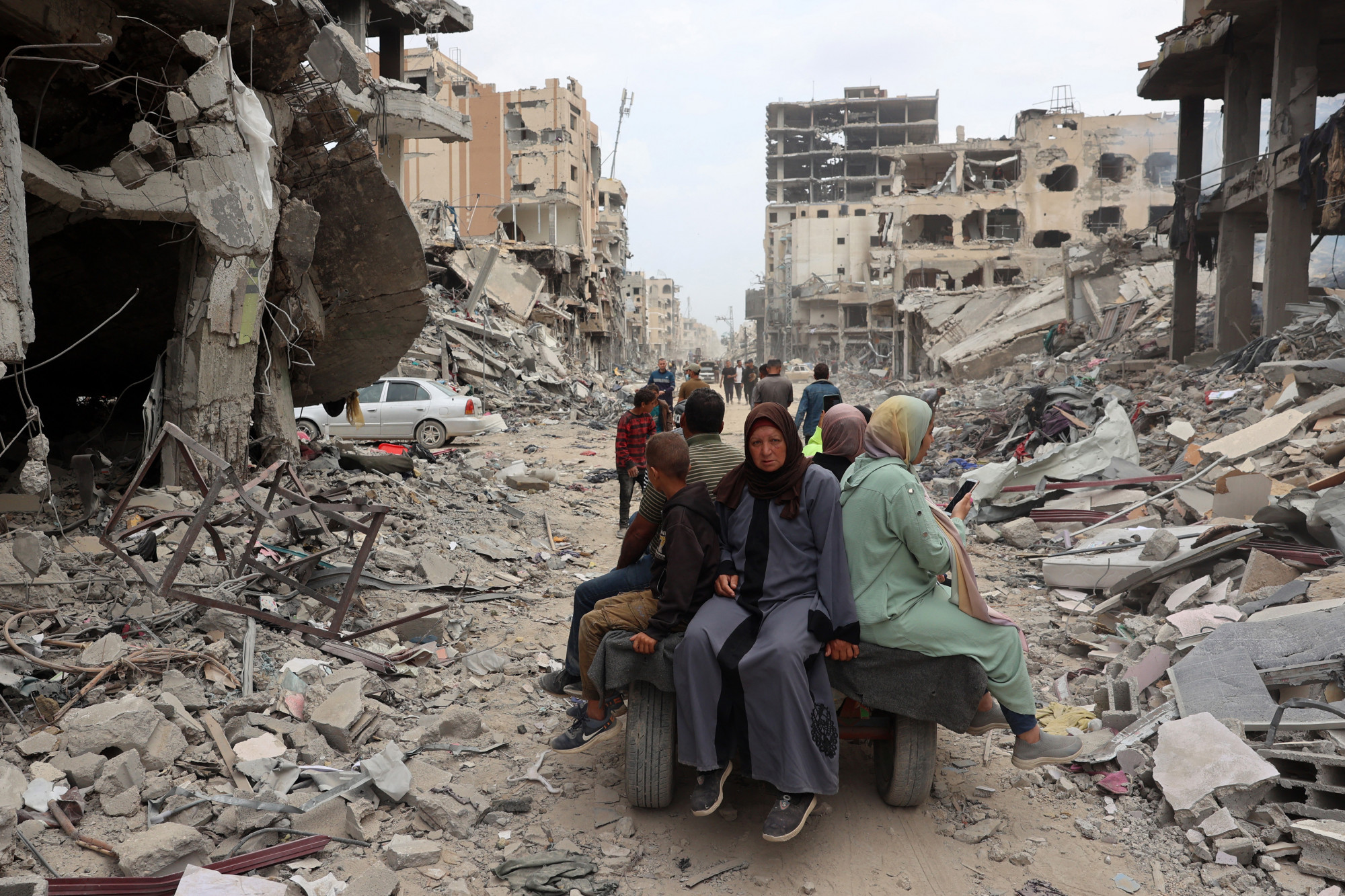 Gáza április 8-án, fél évvel a Hamász és Izrael háborújának kezdete után