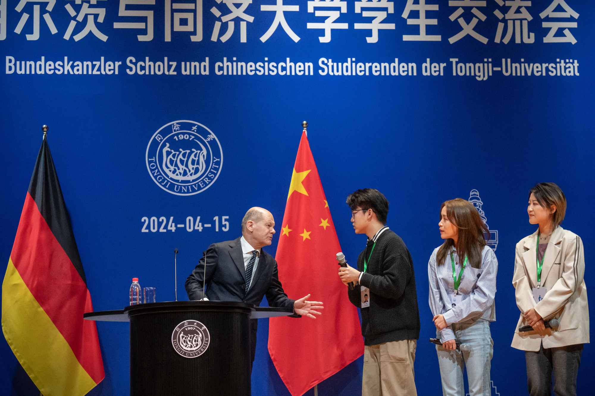 „Egyszerűen csak ne szívj” – válaszolta Scholz a német füvesek miatt aggódó kínai diáknak