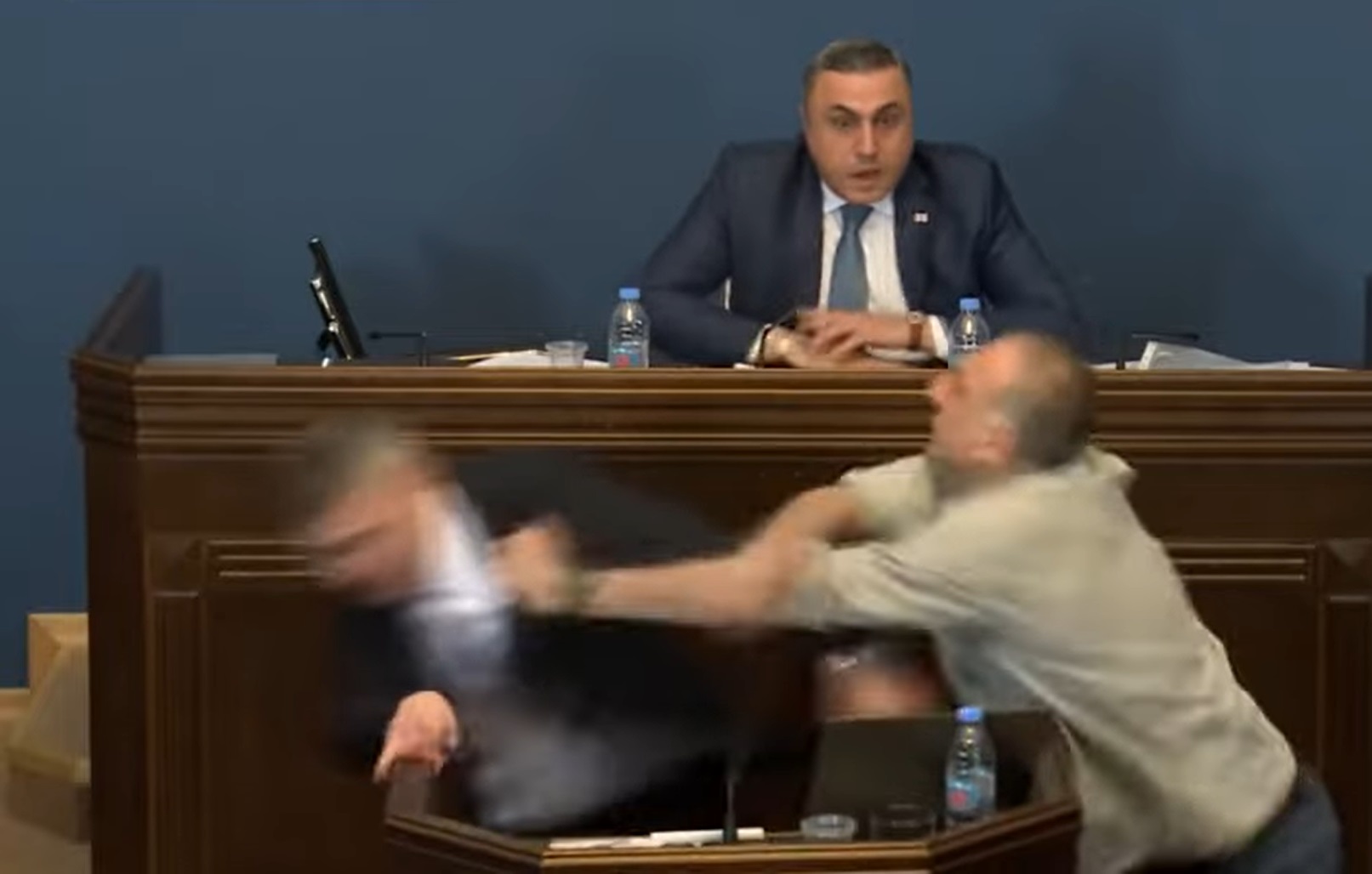 Verekedés tört ki a grúziai parlamentben az ügynöktörvény miatt
