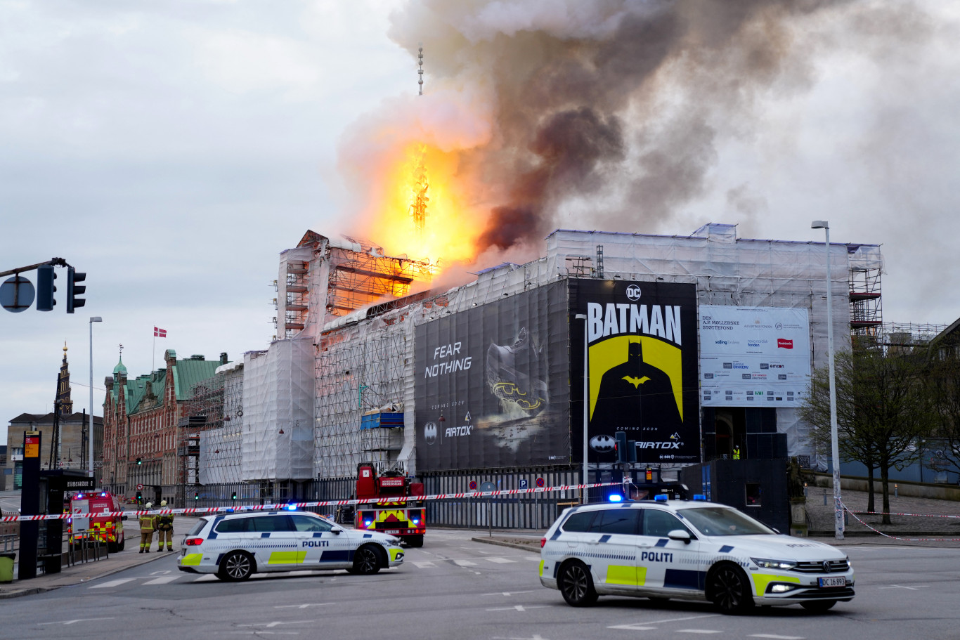 Leégett a koppenhágai tőzsde épülete