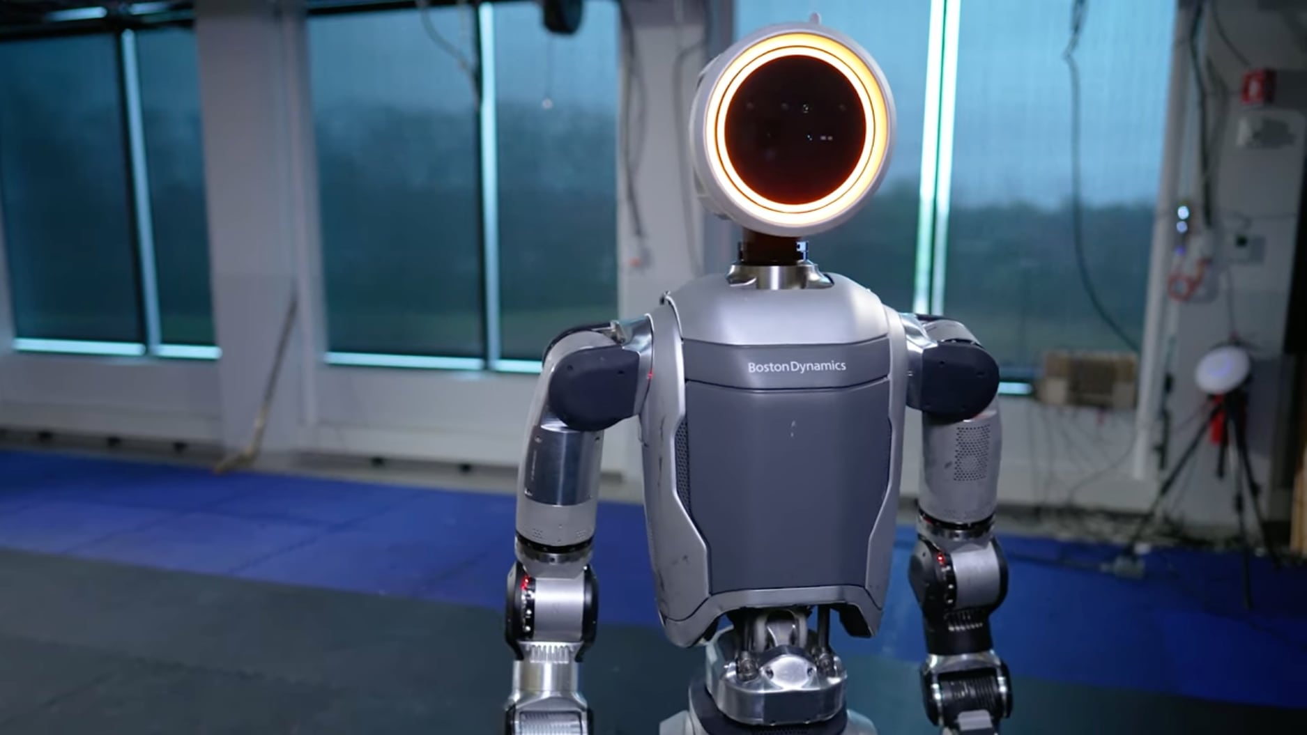 A Boston Dynamics bejelentette új emberszerű robotját, a teljesen áttervezett Atlast