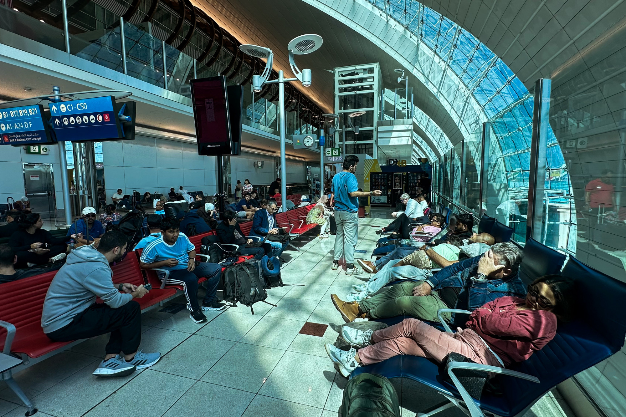 Az apokaliptikus esőzés után újranyitották a dubaji repteret