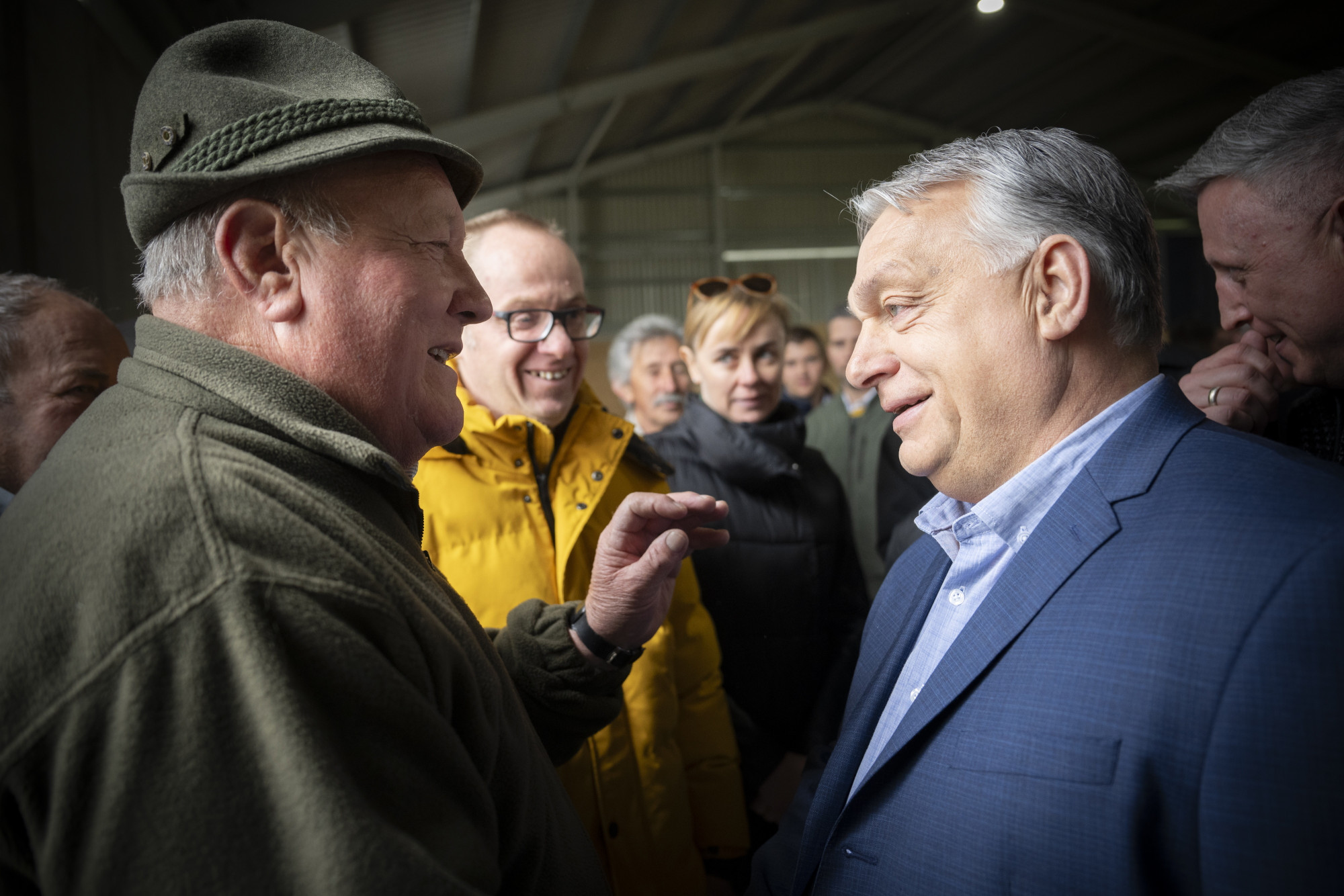 Orbán Viktor gazdákkal találkozik a kampánykörútja első állomásán, a Veszprém megyei Nemesgörzsönyben 2024. április 22-én.