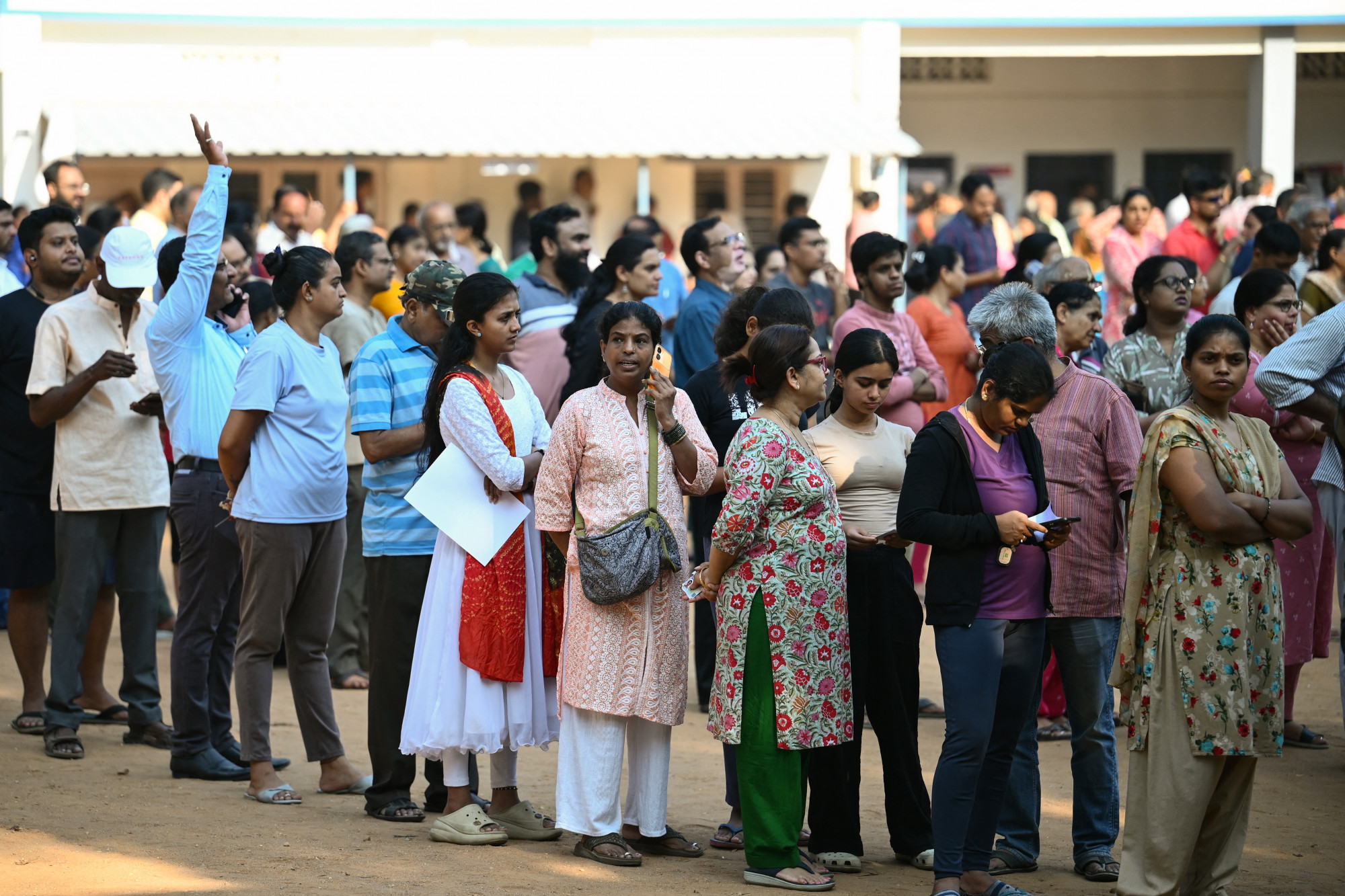 Ingyen sörrel és ingyen taxival győznék meg a szavazókat Bengaluruban