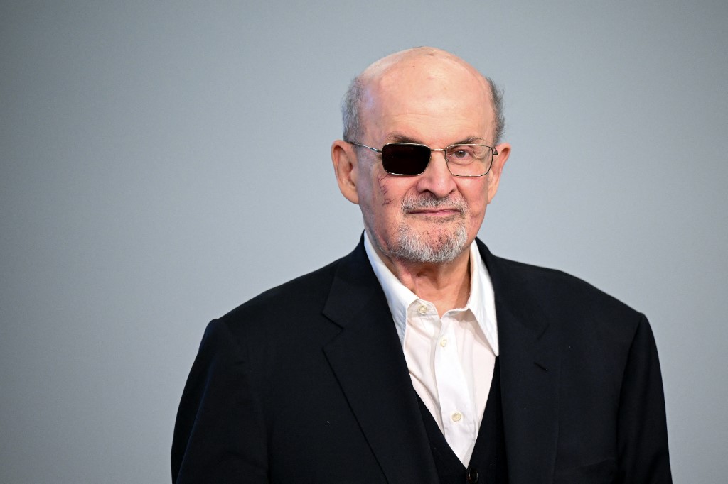 Salman Rushdie megírta a megkéselésének történetét, remélve, hogy övé lehet majd az utolsó szó