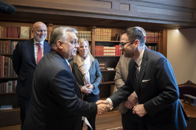 Orbán Viktor és Daniel Obajtek 2022 februárjában a Karmelitában