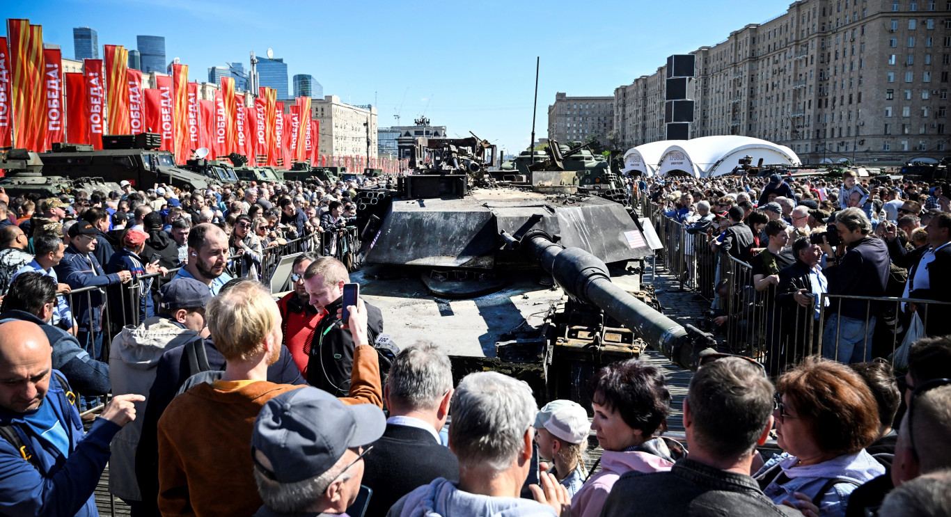 Moszkvai majális: közszemlére tették a háborúban zsákmányolt nyugati fegyvereket