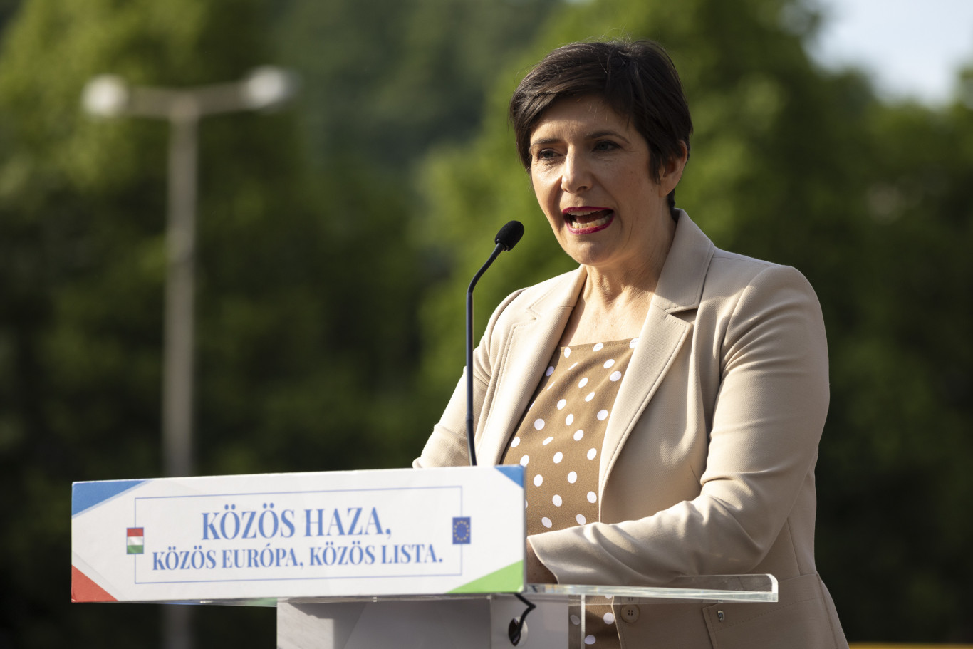 Dobrev Klára üzent Magyar Péternek: Legyen férfi, ne legyen gyáva, mint Deutsch Tamás!