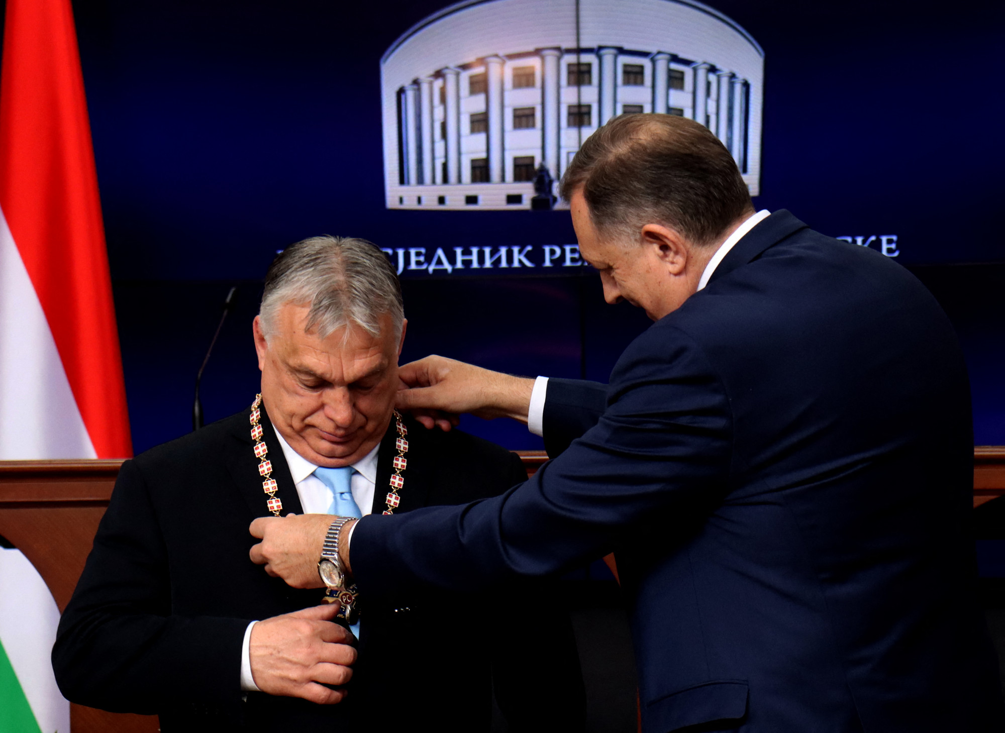 Orbán Viktor áprilisban vette át a legmagasabb rangú boszniai szerb kitüntetést Milorad Dodiktól.