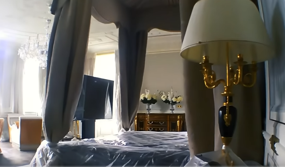Újabb rejtett videót tettek közzé Putyin egymilliárd dolláros palotájának belsejéből