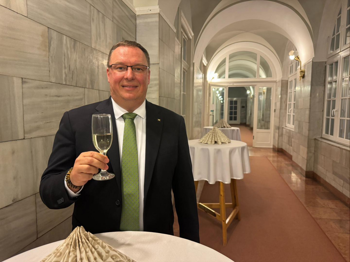 Újraindul a fideszes képviselő, akinek családi cége már 3 milliárd forintnyi munkát kapott a ceglédi önkormányzattól