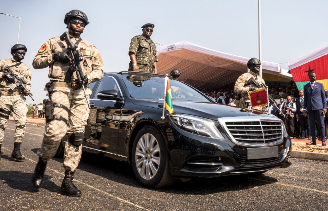 Rejtő Jenő-i diplomáciai húzással rúgja be a motort Sulyok Tamás, de ki ez a bissau-guineai elnök, akit meghívott...