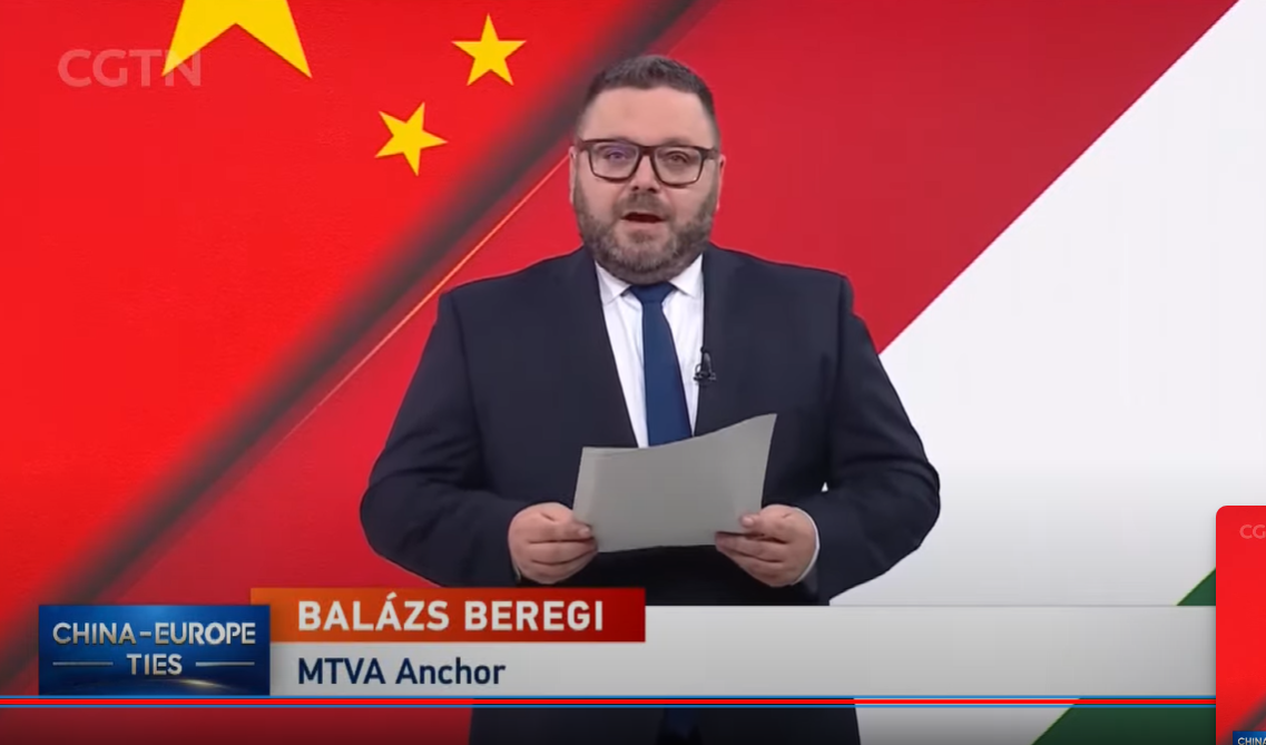 Az MTVA riportere és Bencsik András is csatasorba állt a Kínai Kommunista Párt propagandacsatornáján